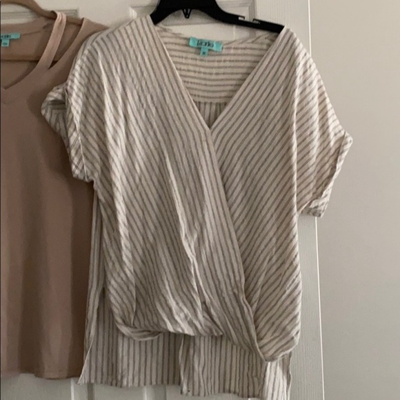 Karlie bundle of 2 tops- med and one size - Picture 4 of 7